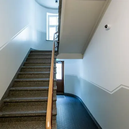 Between Parks Apartment, Brand New In The Center *