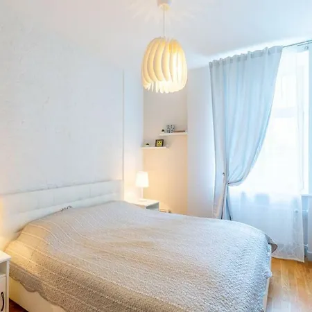 Between Parks Apartment, Brand New In The Center *