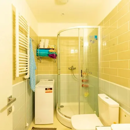 Between Parks Apartment, Brand New In The Center *